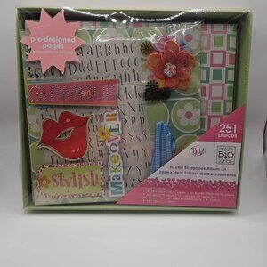 2006 Me & My Big Ideas GO GIRLY  8INX8IN Scrapbook ALBUM KIT  - NEW OLD STOCK